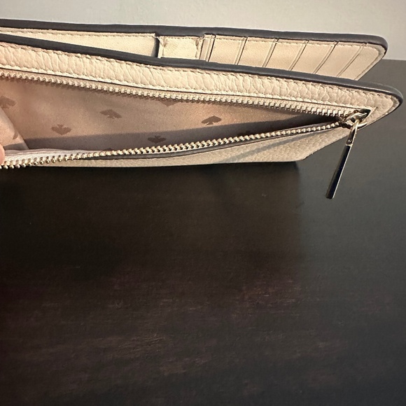 Kate Spade Dumpling Large Slim Bifold Wallet Parchment - Picture 4 of 4
